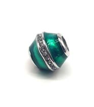 Berloque Separador Resina Verde com 1 Fileira de Micro Zircônia Cristal Aço Inox Berloque Separador Resina Verde com 1 Fileira de Micro Zircônia Cristal Aço Inox