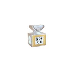 Berloque Vidro de Perfume Nº 5 Amarelo com Pedra em Prata 925 Berloque Vidro de Perfume Nº 5 Amarelo com Pedra em Prata 925
