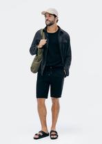 Bermuda Básica Masculina Em Sarja Com Elastano