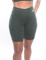 Bermuda cintura alta com bolso verde militar
