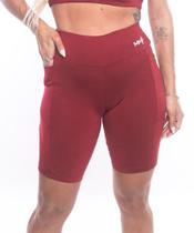 Bermuda cintura alta com bolso vinho