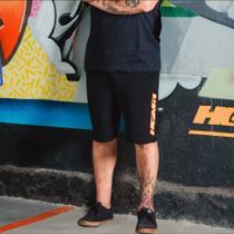 Bermuda de Moletom HGMR Masculina Preta e Laranja Bermuda de Moletom HGMR Masculina Preta e Laranja