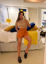 Bermuda de suede cor caramelo tamanho G Bermuda de suede cor caramelo tamanho G