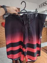 Bermuda elastano Hurley vermelha