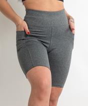 Bermuda Feminina Suplex Cintura Alta Grossa Com Bolsos Academia