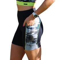 Bermuda fitness cós alto com bolso preto e estampa militar Bermuda fitness cós alto com bolso preto e estampa militar