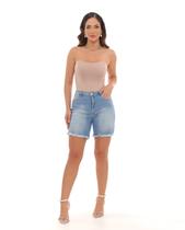 Bermuda Jeans Feminina Meia Coxa com Abertura Lateral Na Barra Desfiada 22400 Clara