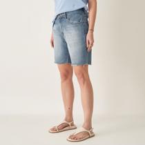 Bermuda Jeans Reta com Barra Desfeita Bermuda Jeans Reta com Barra Desfeita