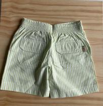 Bermuda listrada com bolsos para bebês