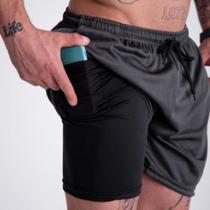 Bermuda Masculina Academia Exercícios Dryfit 2em1 com Bolso e Suporte para Camiseta e Toalha
