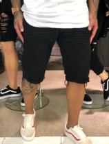 Bermuda Masculina Sarja Preta com bainha destroyed desfiada