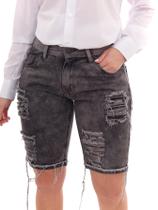 Bermuda Oversized Jeans Preto Estonado com Rasgo e Barra Virada Desfiada Cotton