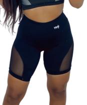 Bermuda preta com recortes em tule