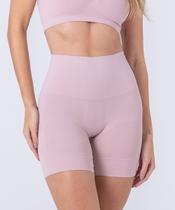 Bermuda Redutora que modela o bumbum