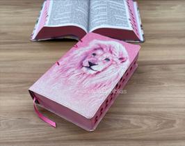 Biblia ARC Glitter 100% Leão Rosa bebê com indice e harpa