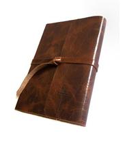 Bíblia com capa de couro texas brown com amarração