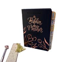 Biblia de Estudo da Mulher Portátil Oston Sbb Naa Abas Já colocadas Douradas Caneta e Marca Páginas Biblia de Estudo da Mulher Portátil Oston Sbb Naa Abas Já colocadas Douradas Caneta e Marca Páginas