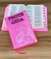 Biblia NAA Protegida Por Deus Pink Capa dura acolchoada com cantoneira - SBB