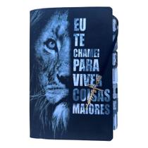 Bíblia Nvi Leão eu te chamei com pingente e abas adesivas já coladas