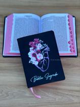 Bíblia pequena preta coração floral com harpa Arc