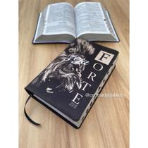 Biblia preta Leão seja forte Letras Grandes Evangélica Com Harpa e Indice