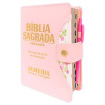 Bíblia Sagrada Feminina - Botão Rosa ARC - João Ferreira de Almeida com Harpa e Índice Lateral Bíblia Sagrada Feminina - Botão Rosa ARC - João Ferreira de Almeida com Harpa e Índice Lateral