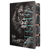 Bíblia Sagrada - Gigante Leão Yeshua com Abas ARC - João Ferreira de Almeida - Harpa e Corinhos Bíblia Sagrada - Gigante Leão Yeshua com Abas ARC - João Ferreira de Almeida - Harpa e Corinhos