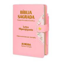 Bíblia Sagrada - Hipergigante Botão Rosa ARC - João Ferreira de Almeida - Harpa e Indice por Cores Bíblia Sagrada - Hipergigante Botão Rosa ARC - João Ferreira de Almeida - Harpa e Indice por Cores