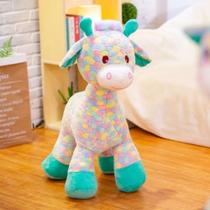 Bicho Pelúcia Girafinha Multicolorida Fofinha Arco Íris 30cm Bicho Pelúcia Girafinha Multicolorida Fofinha Arco Íris 30cm