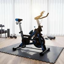 Bicicleta profissional de spinning com monitor exercício aeróbico azul