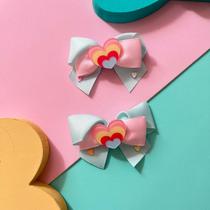 Bico de Pato Infantil Laço Tecido Azul Claro/Rosa Aplique Coração Bico de Pato Infantil Laço Tecido Azul Claro/Rosa Aplique Coração