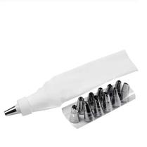 Bico decorador de bolo em inox com 12 peças e uma bisnaga de confeitar Bico decorador de bolo em inox com 12 peças e uma bisnaga de confeitar