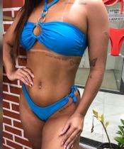 Biquíni azul com detalhes em argolas