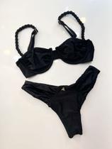 BIQUÍNI CELINNE meia taça, s/bojo, c/aspas e alças reguláveis em torçais. A calcinha drapeados. BIQUÍNI CELINNE meia taça, s/bojo, c/aspas e alças reguláveis em torçais. A calcinha drapeados.