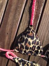 Biquini cortininha e calcinha fita onça e trança neon Biquini cortininha e calcinha fita onça e trança neon