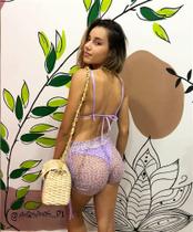 Biquini lilás e saia em tula