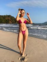 Biquini Top Cortininha 3 D na cor Magenta com forro e roletes estampados e calcinha fixa fio dental estampada com faixa Biquini Top Cortininha 3 D na cor Magenta com forro e roletes estampados e calcinha fixa fio dental estampada com faixa