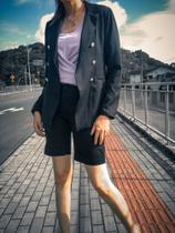 Blazer alfaiataria feminina com botões dourados