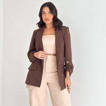Blazer Alongado Feminino Mariah Elegância e Sofisticação com Detalhes Dourados Pronta Entrega e Envio Imediato para um Look Impecável Blazer Alongado Feminino Mariah Elegância e Sofisticação com Detalhes Dourados Pronta Entrega e Envio Imediato para um Look Impecável