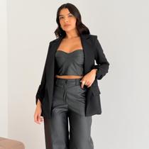 Blazer Alongado Feminino Mariah Elegância e Sofisticação com Detalhes Dourados Pronta Entrega e Envio Imediato para um Look Impecável Blazer Alongado Feminino Mariah Elegância e Sofisticação com Detalhes Dourados Pronta Entrega e Envio Imediato para um Look Impecável