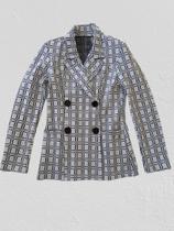 Blazer alongado xadrez na cor preto e branco Blazer alongado xadrez na cor preto e branco