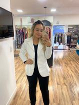 Blazer Comprido, Off, Crepe, Botões, Bolsos, Feminine BM0988 Blazer Comprido, Off, Crepe, Botões, Bolsos, Feminine BM0988