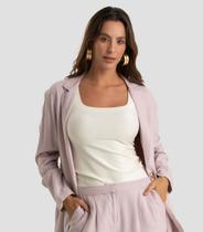 Blazer Feminino Com Ombreira Em Viscolinho Dianna Lilás Blazer Feminino Com Ombreira Em Viscolinho Dianna Lilás