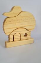 Blocos de montar casinha de madeira maciça. Brinquedo artesanal e decoração. Blocos de montar casinha de madeira maciça. Brinquedo artesanal e decoração.
