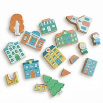 Blocos de Montar Cidade, Brinquedo de Madeira da NewArt - Com edifícios, árvores e personagens - Cód. 208