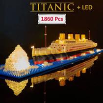 Blocos de Montar Navio Titanic 1860 Peças Com LED Sem Caixa