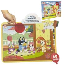Bluey e Bingo Elka Jogo Quebra Cabeça Lente Mágica 60 Peças Desenho Cachorrinhos Bluey e Bingo Elka Jogo Quebra Cabeça Lente Mágica 60 Peças Desenho Cachorrinhos