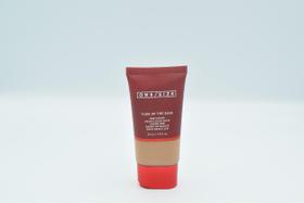 Blurring Foundation One Size Turn Up the Base Medium Dark 2