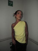 Blusa assimétrica amarela alfaiataria Blusa assimétrica amarela alfaiataria