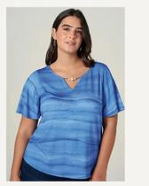 Blusa azul com detalhe na colar
